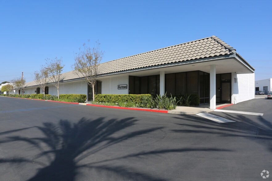 More Photos Of 301 W Dyer Rd, Santa Ana Manufacturing For Lease