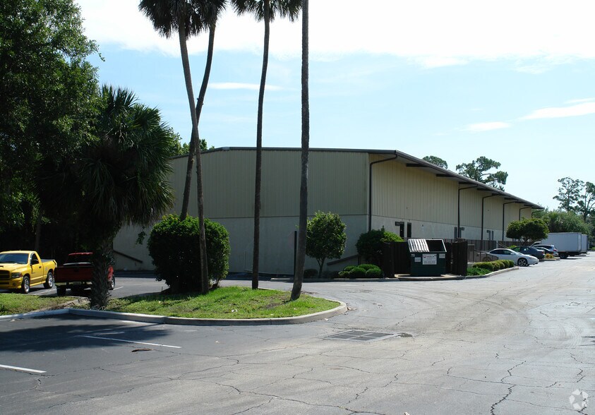 More Photos Of 413 Oak Pl, Port Orange Warehouse For Lease