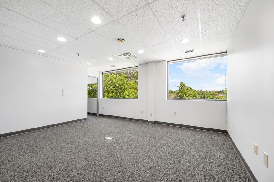 More Photos Of 55 Accord Park Dr, Rockland Office For Sale