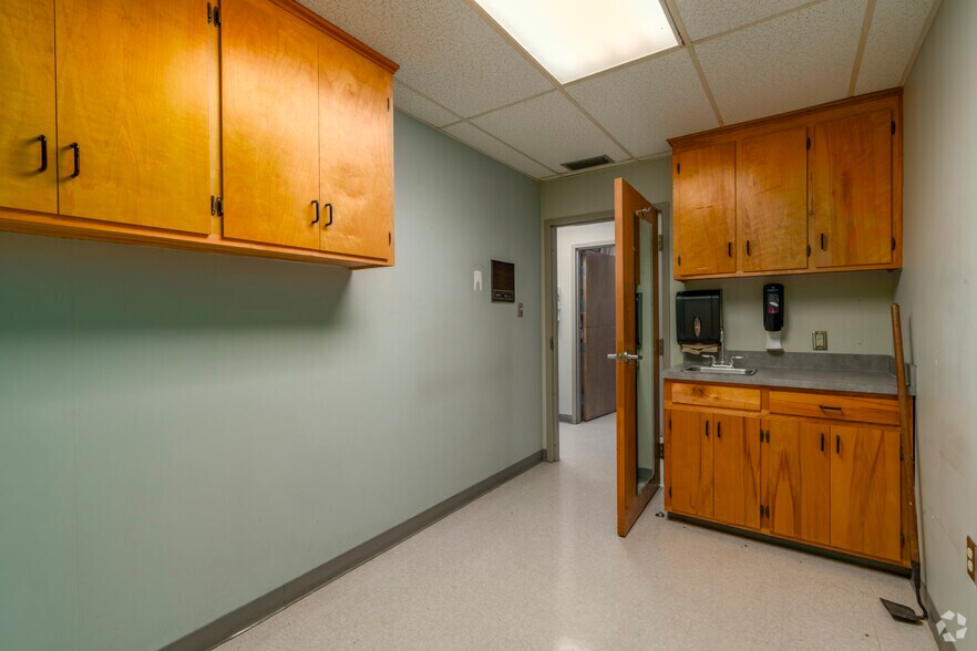 More Photos Of 308 E Centerview St, China Grove Office For Sale