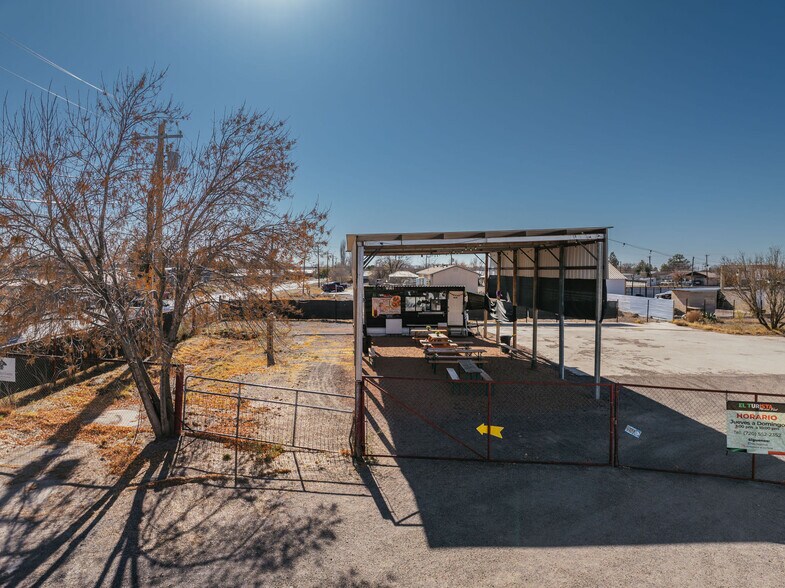 More Photos Of 601 W San Antonio St, Marfa Hotel For Sale