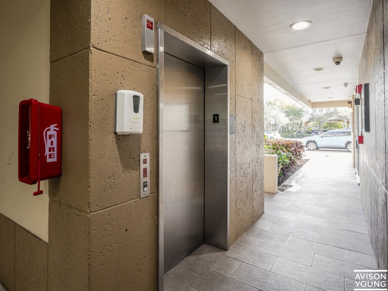 More Photos Of 1625 N Commerce Pky, Weston Medical For Lease