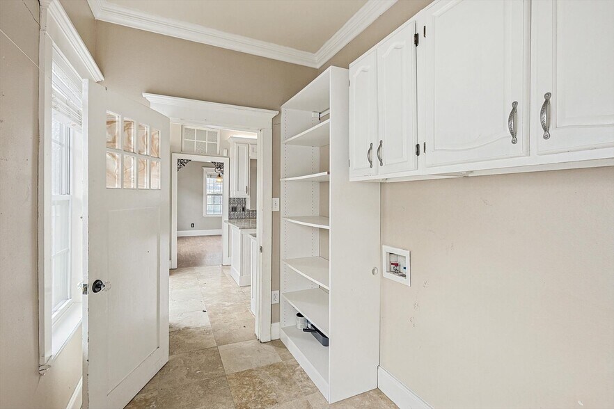 More Photos Of 111 S Pine St, Roanoke General Retail For Sale