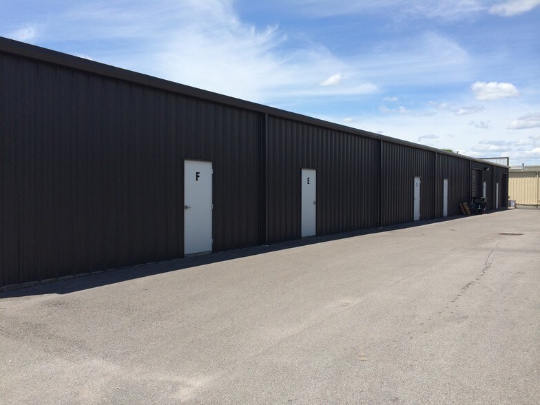 More Photos Of 2231 NW Broad St, Murfreesboro Showroom For Lease