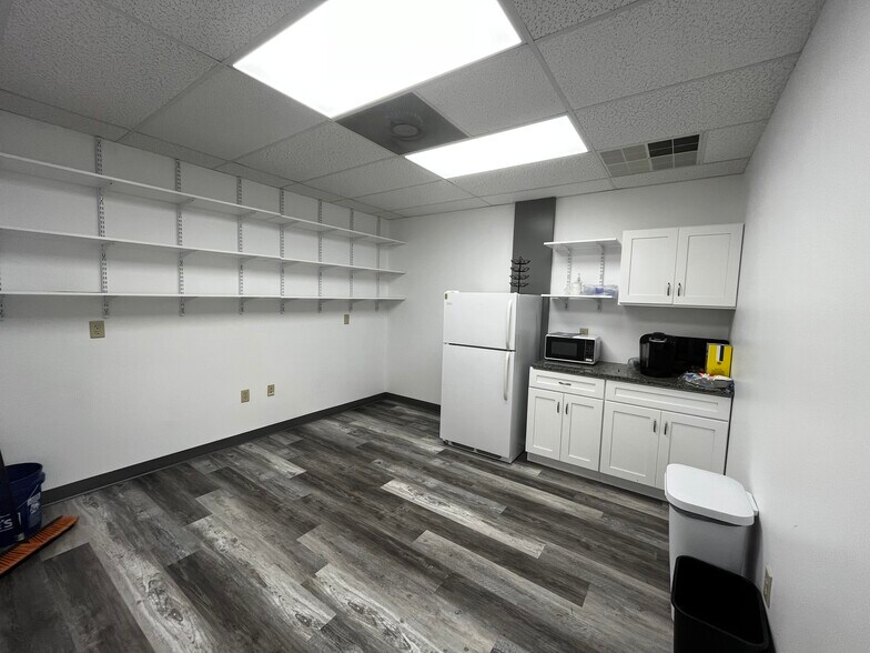 More Photos Of 5010 E Trindle Rd, Mechanicsburg Office Residential For Sale