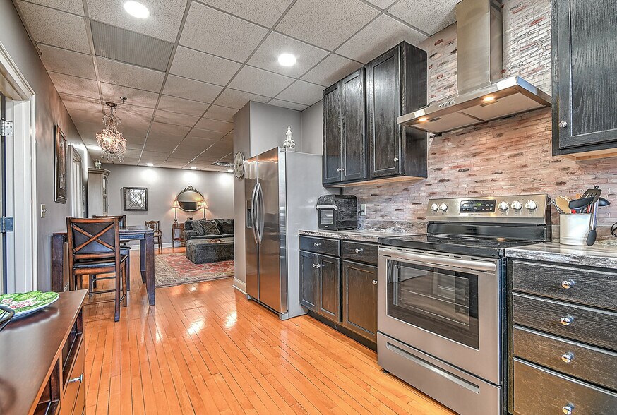 More Photos Of 220 Broad St, Kingsport Flex For Sale