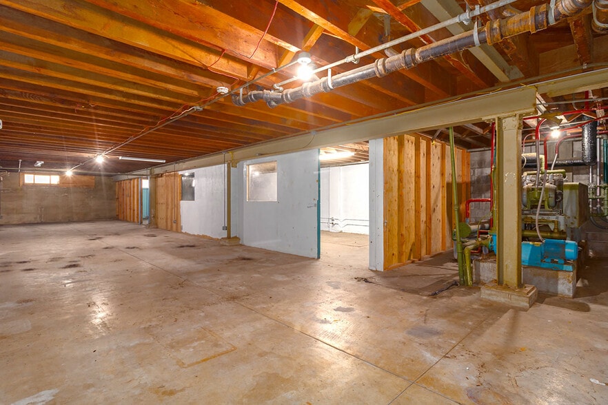 More Photos Of 138 Kamehameha Ave, Hilo Storefront For Sale