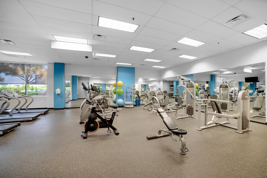 More Photos Of 105 Decker Ct, Irving Office For Lease