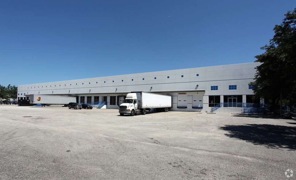 More Photos Of 5206 W Eagle Trail Dr, Tampa Warehouse For Lease