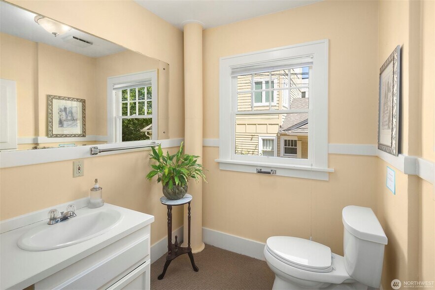 More Photos Of 2012 65th St, Seattle Office For Sale