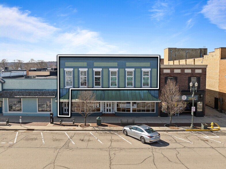 More Photos Of 226 Broad St, Lake Geneva Flex For Lease