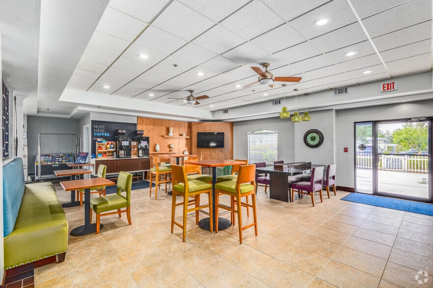 More Photos Of 1810 S Highway 27, Clermont Hotel For Sale