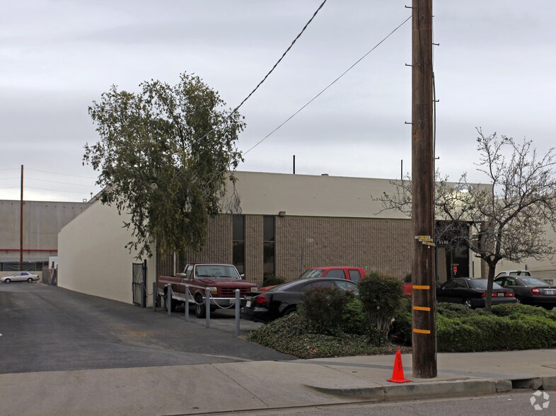 More Photos Of 9560 Owensmouth Ave, Chatsworth Warehouse For Lease