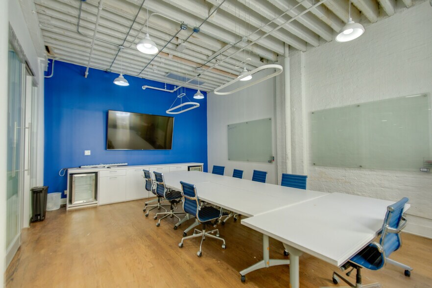 More Photos Of 11 E Hubbard St, Chicago Office For Lease