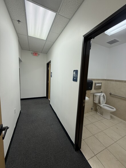 More Photos Of 5765 S Rainbow Blvd, Las Vegas Office For Lease