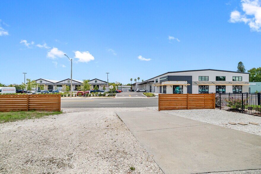 More Photos Of 2447 5th Ave S, Saint Petersburg Service For Lease