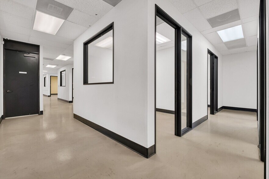 More Photos Of 550 N Golden Circle Dr, Santa Ana Office For Lease