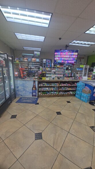 More Photos Of 1811 S Broadway Ave, Tyler Convenience Store For Sale