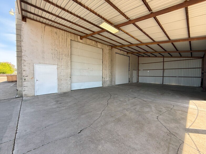 More Photos Of 250 Queen Ave SW, Albany Warehouse For Sale