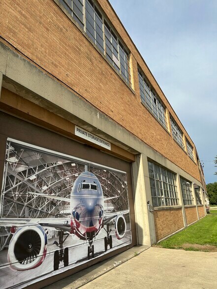 More Photos Of 301 W 3rd St, Sterling Manufacturing For Sale