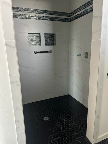 More Photos Of 703 E Oates Rd, Garland Unknown For Lease