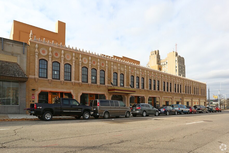 More Photos Of 130-140 E 2nd St, Flint Office For Lease