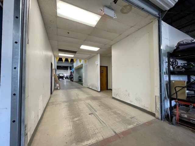 More Photos Of 13700 N Stemmons Fwy, Farmers Branch Freestanding For Lease