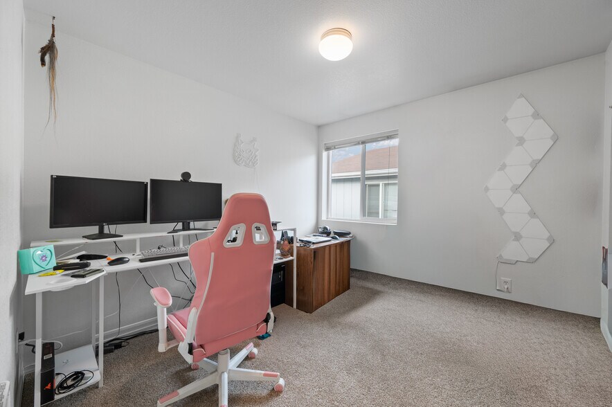 More Photos Of 2150 SW Canyon Dr, Redmond Apartments For Sale