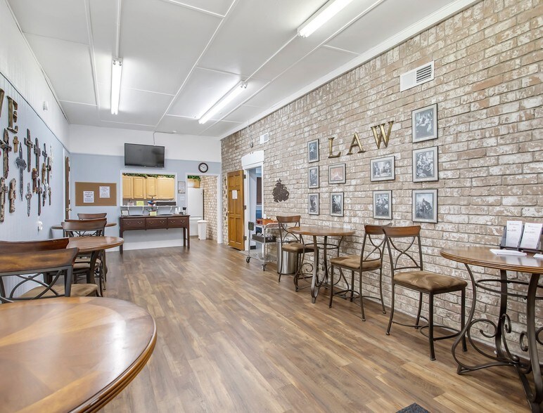 More Photos Of 2020 Anders Ln, Kemah Flex For Lease