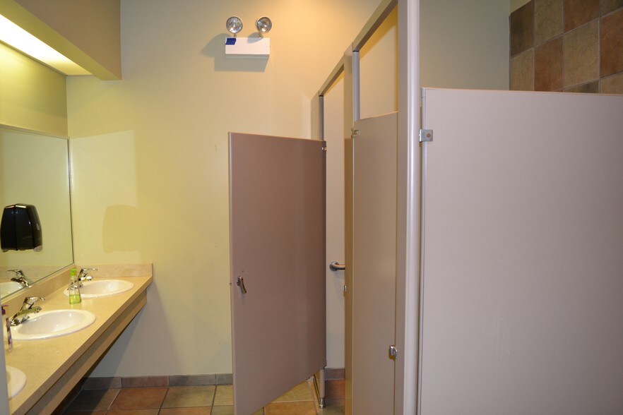 More Photos Of 301 W Railroad Ave, Bartlett General Retail For Sale