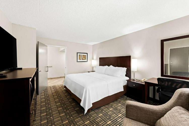More Photos Of 3120 S Limit Ave, Sedalia Hotel For Sale
