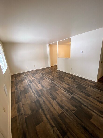 More Photos Of 25 N Airport Rd, Deer Park Apartments For Sale