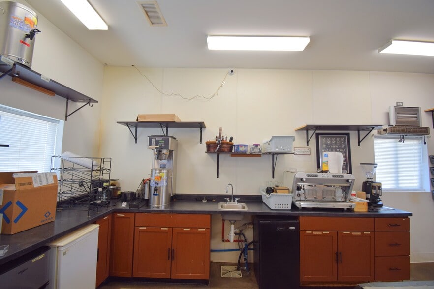 More Photos Of 102 N Park St, Sesser Restaurant For Sale