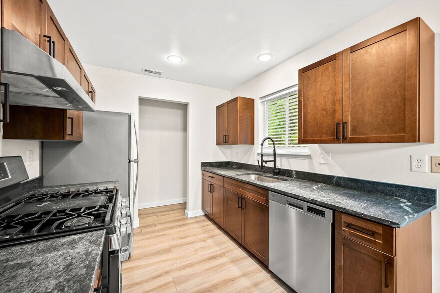More Photos Of 1717 Main St, Sandpoint Apartments For Sale