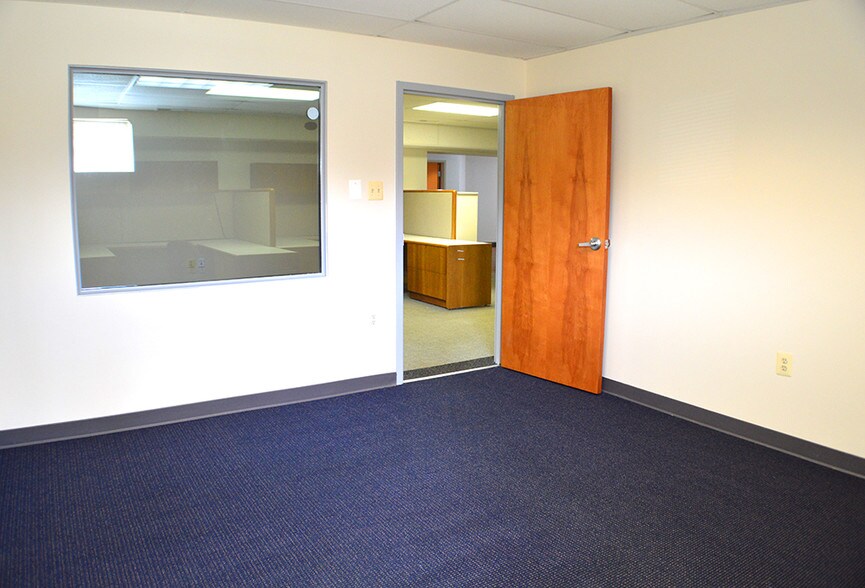 More Photos Of 316 E Market St, Leesburg Office For Sale