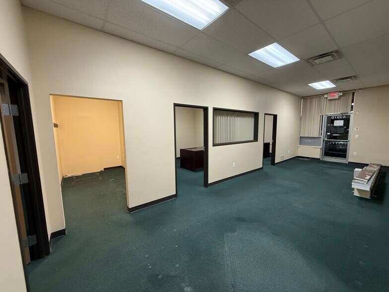 More Photos Of 43970-44002 Gratiot Ave, Clinton Township Unknown For Lease