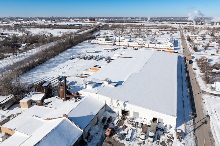 More Photos Of 1200 Bissell St, Venice Warehouse For Sale