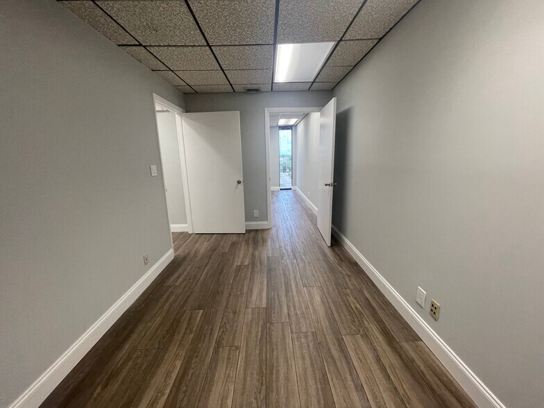 More Photos Of 2131 Hollywood Blvd, Hollywood Office Residential For Lease