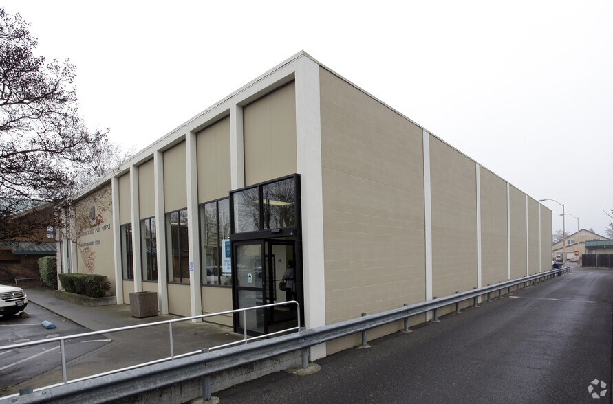 More Photos Of 221 W A St, Dixon Post Office For Sale