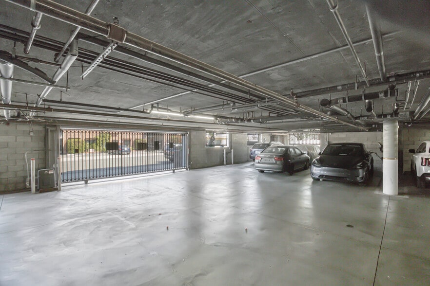 More Photos Of 5330 Satsuma Ave, North Hollywood Apartments For Sale