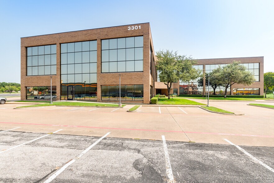 More Photos Of 3301 Airport Fwy, Bedford Office For Lease