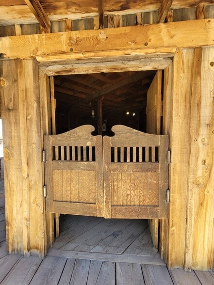 More Photos Of 331 W Rockspring Ln, Benson Movie Radio TVStudio For Sale