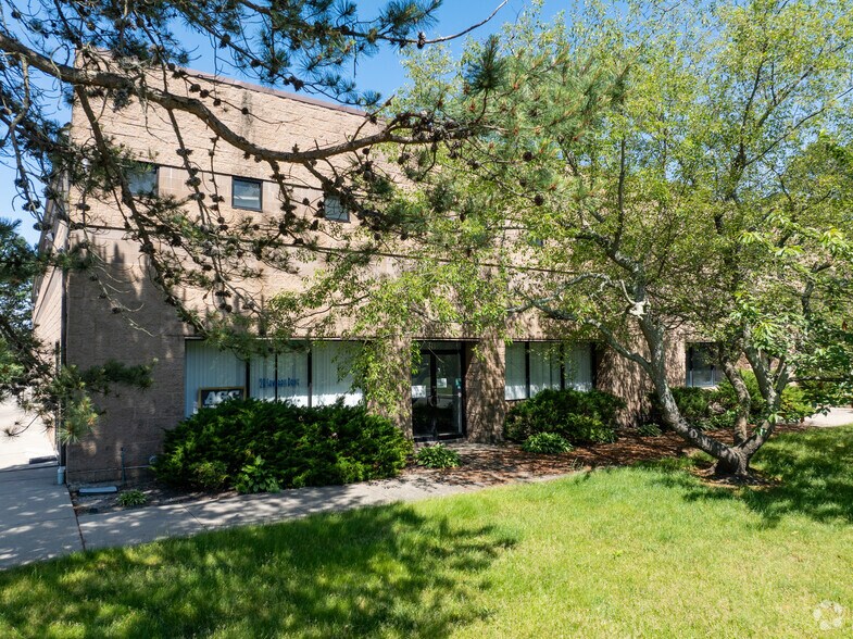 More Photos Of 28 Sawgrass Dr, Bellport Village Manufacturing For Sale