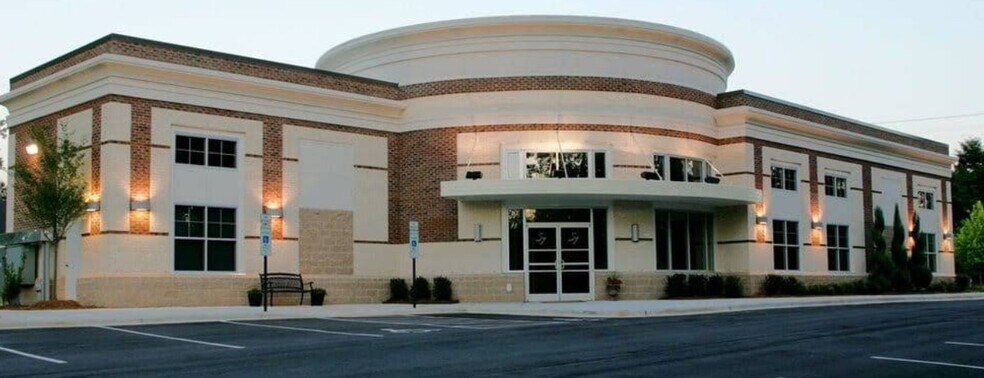 Primary Photo Of 9615 Northcross Center Ct, Huntersville Medical For Lease