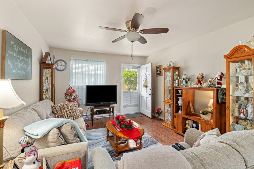 More Photos Of 401 E Main St, Brenham Apartments For Sale