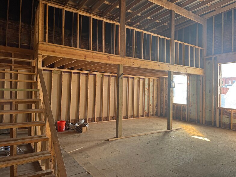 More Photos Of 116 W Solomon St, Griffin Restaurant For Lease