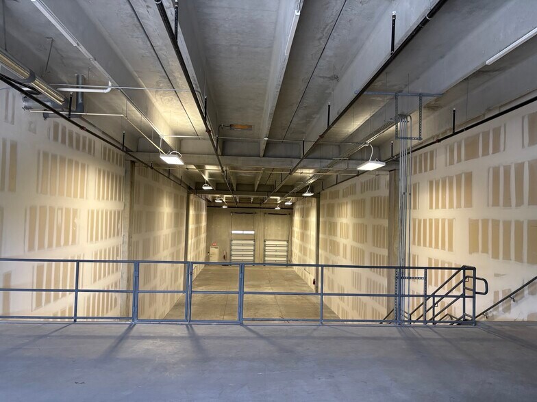 More Photos Of 12301 NW 112 Ave, Medley Distribution For Lease