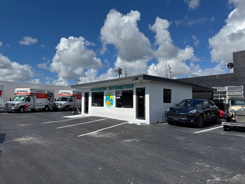 More Photos Of 1822 N Dixie Hwy, Hollywood Storefront Retail Residential For Sale