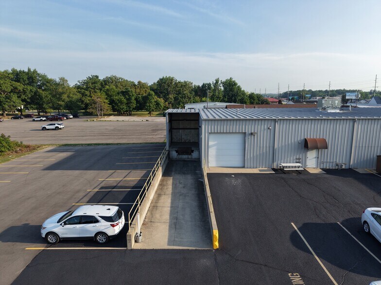 More Photos Of 1913 N Wayne St, Angola General Retail For Lease