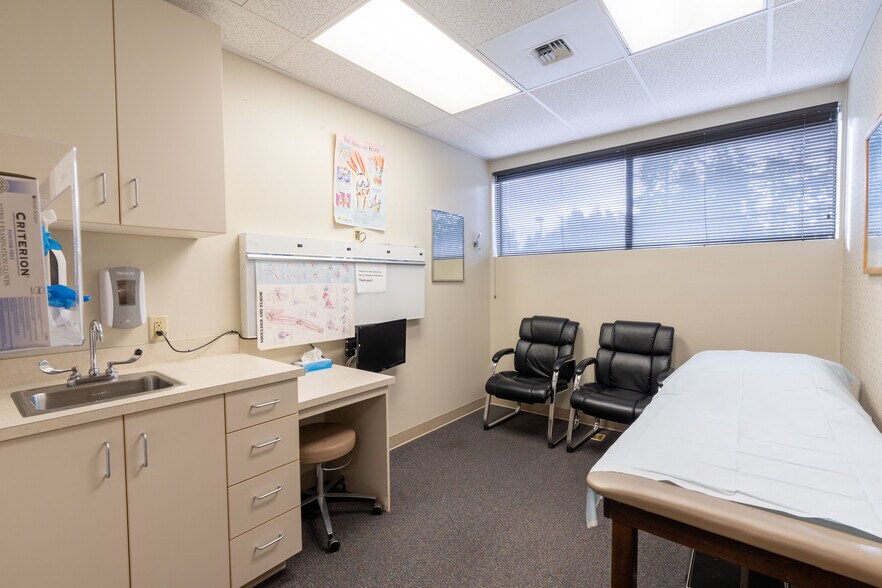 More Photos Of 2699 N 17th St, Coos Bay Medical For Sale